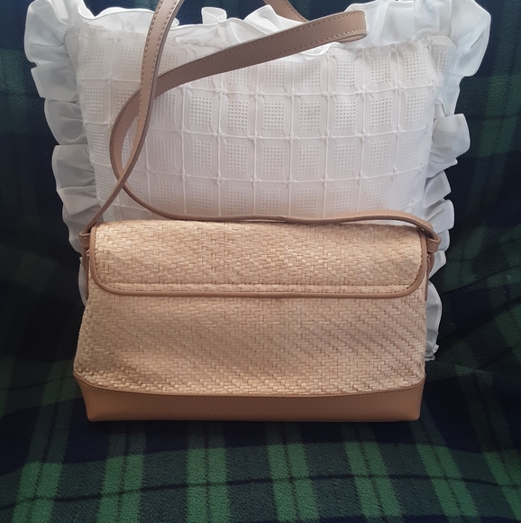 Etienne Aigner woven purse - Picture 2 of 4